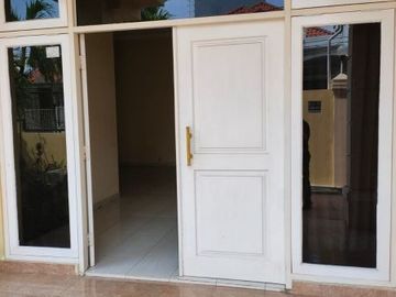 Disewakan Rumah Bangunan 2 Lantai Lokasi Di Nginden Intan Barat, SBY