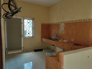 Disewakan Rumah Bangunan 2 Lantai Lokasi Di Nginden Intan Barat, SBY