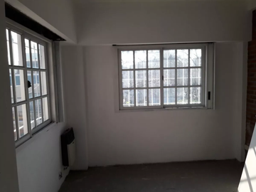 Departamento Triplex en Venta en Caballito, 4 ambientes 4 baños 150 m2 + balcón, patio, terraza, parrilla, 2 cocheras – Galicia 1900