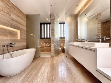 Departamento en venta de 4 dorm. en Las Condes