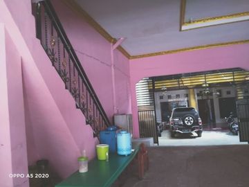 Rumah mewah, luas , strategis bonus tempat usaha di Bekasi timur.