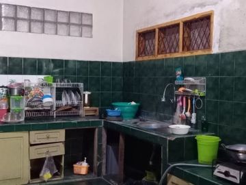 Rumah mewah, luas , strategis bonus tempat usaha di Bekasi timur.