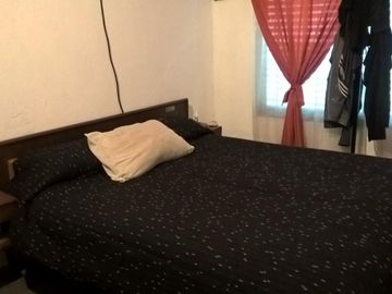 Garin Casa Zona Céntrica - sobre lote 281mts2 - a 1 cuadra Boulevard Pte. Peron - todos los servicios - 110mts cubiertos.-