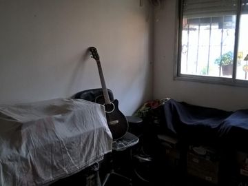Garin Casa Zona Céntrica - sobre lote 281mts2 - a 1 cuadra Boulevard Pte. Peron - todos los servicios - 110mts cubiertos.-