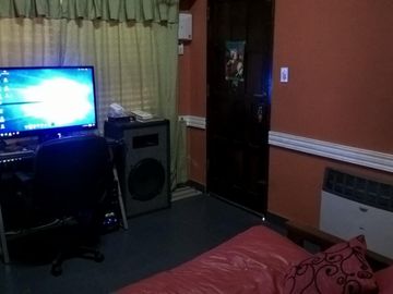 Garin Casa Zona Céntrica - sobre lote 281mts2 - a 1 cuadra Boulevard Pte. Peron - todos los servicios - 110mts cubiertos.-