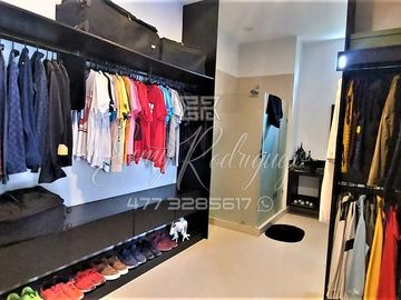 CASA EN VENTA León,Gto; EL BOSQUE, CAMPO DE GOLF, UN PISO, 4 RECAMARAS, ALBERCA.