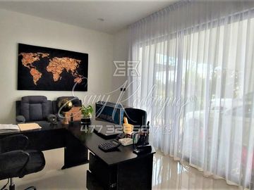 CASA EN VENTA León,Gto; EL BOSQUE, CAMPO DE GOLF, UN PISO, 4 RECAMARAS, ALBERCA.