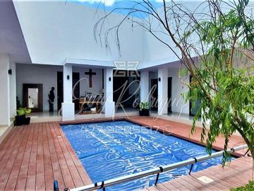 CASA EN VENTA León,Gto; EL BOSQUE, CAMPO DE GOLF, UN PISO, 4 RECAMARAS, ALBERCA.
