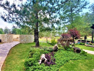 CASA EN VENTA León,Gto; EL BOSQUE, CAMPO DE GOLF, UN PISO, 4 RECAMARAS, ALBERCA.