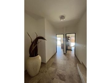 Casa con vista al océano, dentro de Residencial, en venta El Tezal.