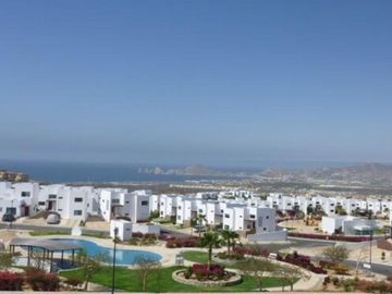 Casa con vista al océano, dentro de Residencial, en venta El Tezal.