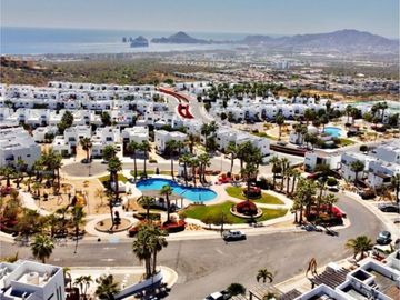 Casa con vista al océano, dentro de Residencial, en venta El Tezal.