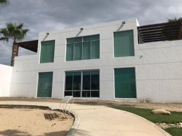 Casa con vista al océano, dentro de Residencial, en venta El Tezal.