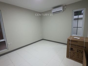 Dijual Rumah Model Retro Clasic Full Renovasi Di Depok