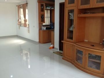 Dijual/disewakan Rumah Perumahan Lippo Karawaci Taman Legian 3 Lokasi Strategis Siap Huni Bagus
