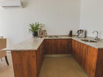 EXCLUSIVO TOWNHOUSE INTELIGENTE TOTALMENTE EQUIPADO DE 2 HABITACIONES EN CHOLUL
