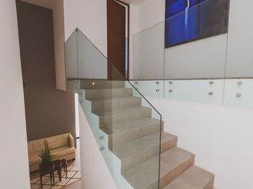 EXCLUSIVO TOWNHOUSE INTELIGENTE TOTALMENTE EQUIPADO DE 2 HABITACIONES EN CHOLUL
