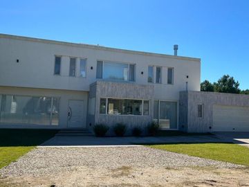 vendo casa en Pinamar barrio La Herradura