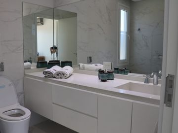 vendo casa en Pinamar barrio La Herradura