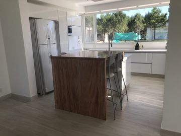 vendo casa en Pinamar barrio La Herradura