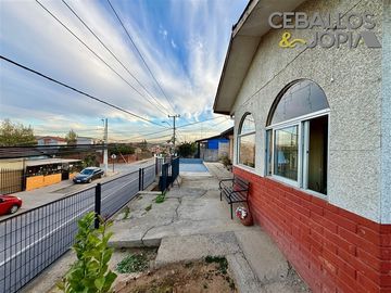 Casa en venta de 3 dorm. en Villa Alemana