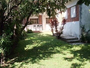 CHALET DE ESTILO EN ZONA CENTRICA A METROS DE ESTACION Y 5 ESQUINAS