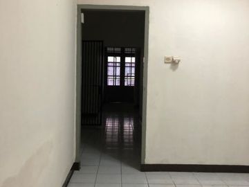 DISEWAKAN RUMAH POSISI HOOK (Cocok Untuk Kantor) DI JL.HANG LEKIR KEBAYORAN BARU JAKARTA SELATAN