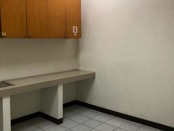 DISEWAKAN RUMAH POSISI HOOK (Cocok Untuk Kantor) DI JL.HANG LEKIR KEBAYORAN BARU JAKARTA SELATAN
