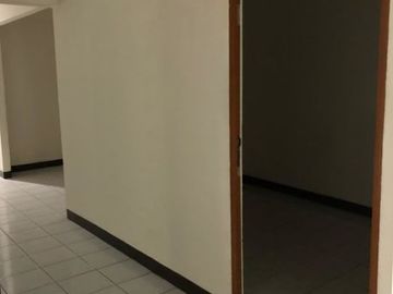 DISEWAKAN RUMAH POSISI HOOK (Cocok Untuk Kantor) DI JL.HANG LEKIR KEBAYORAN BARU JAKARTA SELATAN