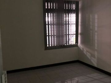 DISEWAKAN RUMAH POSISI HOOK (Cocok Untuk Kantor) DI JL.HANG LEKIR KEBAYORAN BARU JAKARTA SELATAN