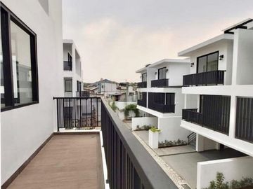 Townhouse diJual di Kebayoran Lama, Jaksel. Mewah Siap Huni