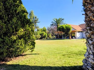 Casa Arquitecto Calera de Tango, sólida con parque 5200 m2
