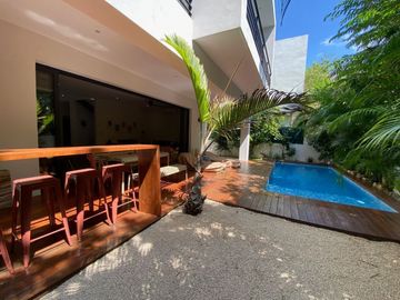 Casa con alberca privada, area de tv, en venta, Selvamar, Playa del carmen.