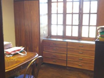 Chalet con más de 6 ambientes a 50 metros de Av. H. Yrigoyen- Burzaco