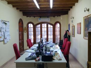 Chalet con más de 6 ambientes a 50 metros de Av. H. Yrigoyen- Burzaco