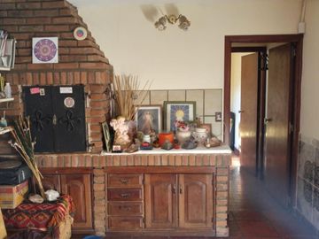 Chalet con más de 6 ambientes a 50 metros de Av. H. Yrigoyen- Burzaco