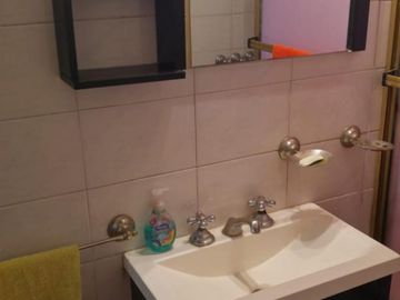 Chalet con más de 6 ambientes a 50 metros de Av. H. Yrigoyen- Burzaco