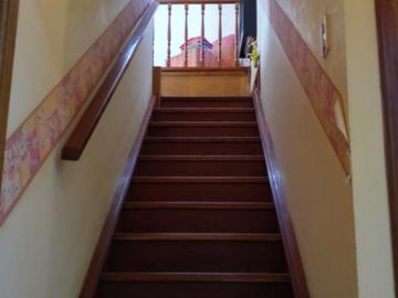 Chalet con más de 6 ambientes a 50 metros de Av. H. Yrigoyen- Burzaco