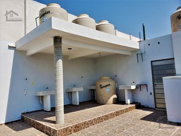 EDIFICIO NUEVO 4 DEPARTAMENTOS Y UN LOCAL COMERCIAL. IDEAL PARA INVERTIR Y REDITUAR