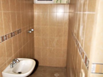 EDIFICIO NUEVO 4 DEPARTAMENTOS Y UN LOCAL COMERCIAL. IDEAL PARA INVERTIR Y REDITUAR