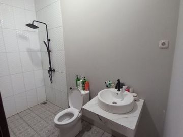 DIJUAL RUMAH BARU MODERN 2 LANTAI DI KENCANA LOKA BSD