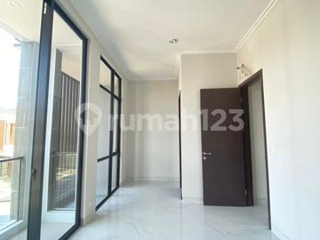 Disewakan Rumah Kunvil Pik2,uk6x15 Brand New