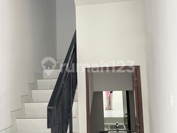 Disewakan Rumah Kunvil Pik2,uk6x15 Brand New