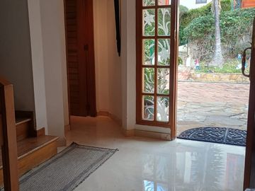 casa en arriendo en bulevar niza. Cod A7324201