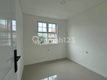 Rumah Baru Konsep American Style di Cinere Dekat Pintu Tol Brigif