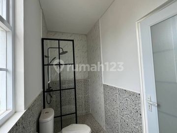 Rumah Baru Konsep American Style di Cinere Dekat Pintu Tol Brigif