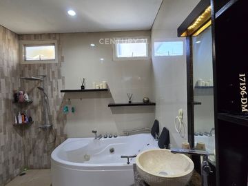 Dijual Rumah Full Furnished  Strategis Di Kawasan Elit Andara