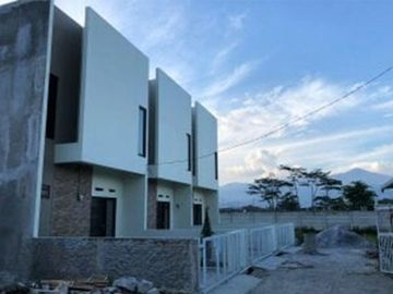 Rumah baru banyak bonusnya di arcamanik dekat antapani