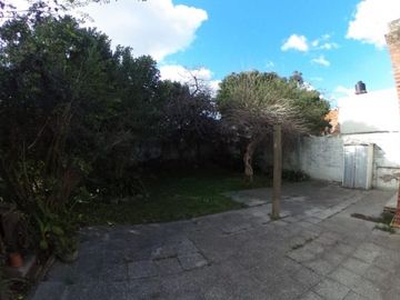 OPORTUNIDAD UNICA EN PARQUE LELOIR SOBRE COLECTORA, CASA 4 AMB. JARDIN, COCHERAS, S/LOTE 10X..., APTO PROFESIONAL/COMERCIAL