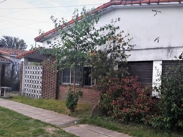 OPORTUNIDAD UNICA EN PARQUE LELOIR SOBRE COLECTORA, CASA 4 AMB. JARDIN, COCHERAS, S/LOTE 10X..., APTO PROFESIONAL/COMERCIAL